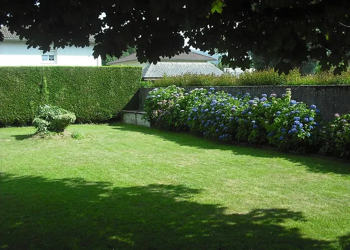 D'hotes La Plantade לינה וארוחת בוקר