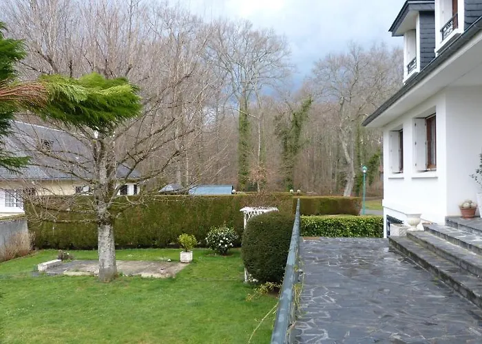 D'hotes La Plantade לינה וארוחת בוקר