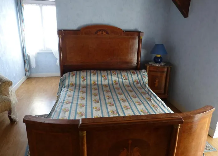 D'hotes La Plantade לינה וארוחת בוקר