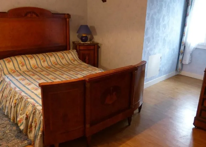 לינה וארוחת בוקר D'hotes La Plantade 3*