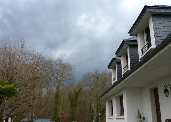 D'hotes La Plantade לינה וארוחת בוקר